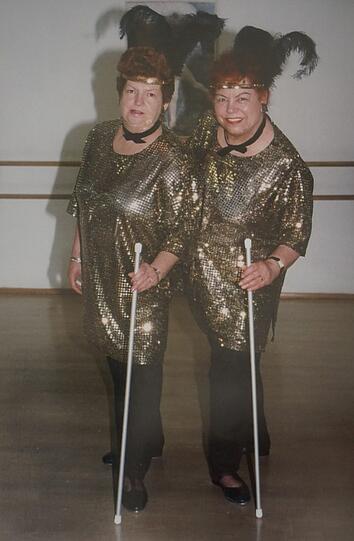 Bei der Stepptanz-Gruppe &bdquo;Lolly Molly&ldquo; war Margot Montag (l.) sehr aktiv &ndash; vor dem Unfall und den Rückenschmerzen.