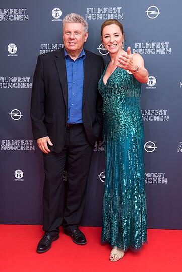 Vor dem Empfang im Bayerischen Hof gab's den Roten Teppich im Mathäser: Oberbürgermeister Dieter Reiter (SPD) und die Leiterin des Filmfests, Diana Iljine