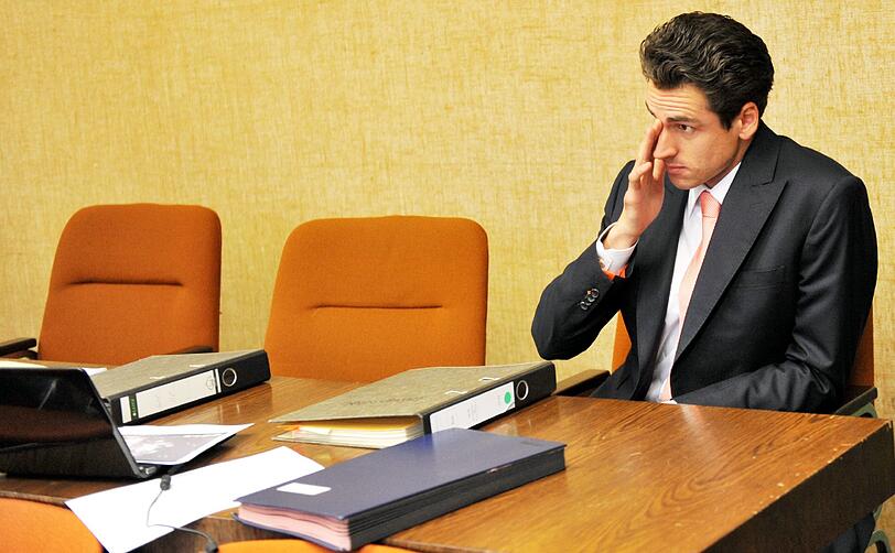 Entschuldigt sich am ersten Prozesstag in München bei Eric Lux: Formel-1-Fahrer Adrian Sutil. Im April 2011 hatte er dem Rennstall-Besitzer von Lotus/Renault in einer Disco in Schanghai mit einem Champagner-Glas am Hals verletzt.