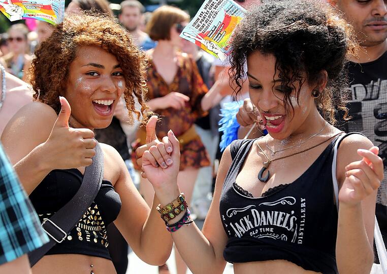 Christopher Street Day in Berlin: Die Bilder von der buntesten Parade der Stadt zum Durchklicken.
