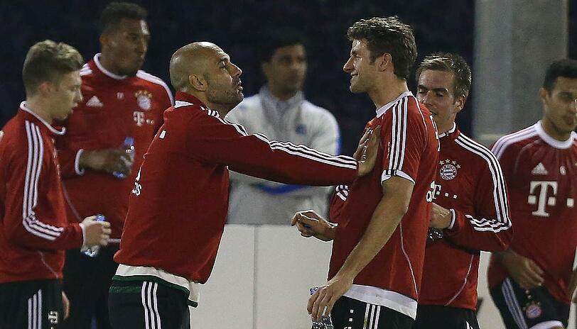 Weitere Bilder vom ersten Training des FC Bayern aus dem Trainingslager in Doha.