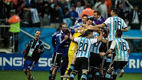 Grenzenloser Jubel bei den Argentiniern. Sie haben im Elfmeterkrimi die Nase vorn gehabt.