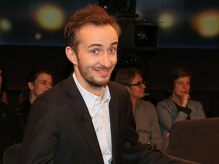 ZDF-Moderator Jan Böhmermann zu Gast in der Talkshow "Bettina und Bommes"