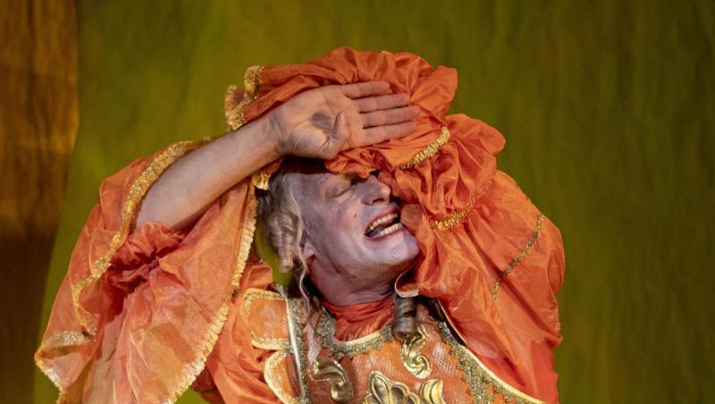 Joachim Meyerhoff als Sosias im "Amphitryon" an der Berliner Schaubühne. Joachim Meyerhoff als Sosias im "Amphitryon" an der Berliner Schaubühne.
