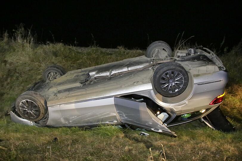 Den Fahrer erwartet ein Strafverfahren wegen Trunkenheit im Verkehr, sein Führerschein wurde vor Ort sichergestellt.