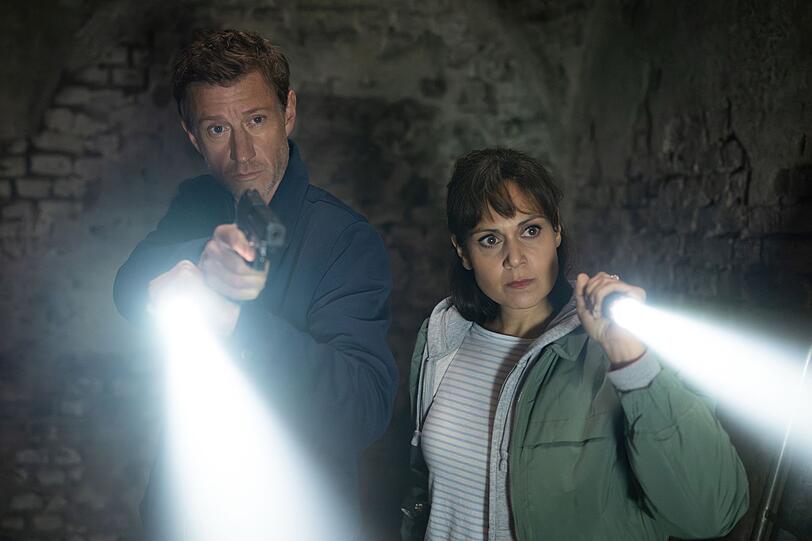 Henk Cassens (Maxim Mehmet) und S&uuml;her &Ouml;zl&uuml;g&uuml;l (Sophie Dal) sind seit der letzten Folge endlich wiedervereint, nachdem S&uuml;her mehrere Filme nicht vor Ort in Leer war.