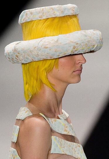 Gewagte Kleider und viel nackte Haut: Das ist die Fashion Week in Sao Paulo.