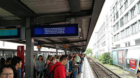 Der S-Bahnsteig am Ostbahnhof am Dienstagmittag.