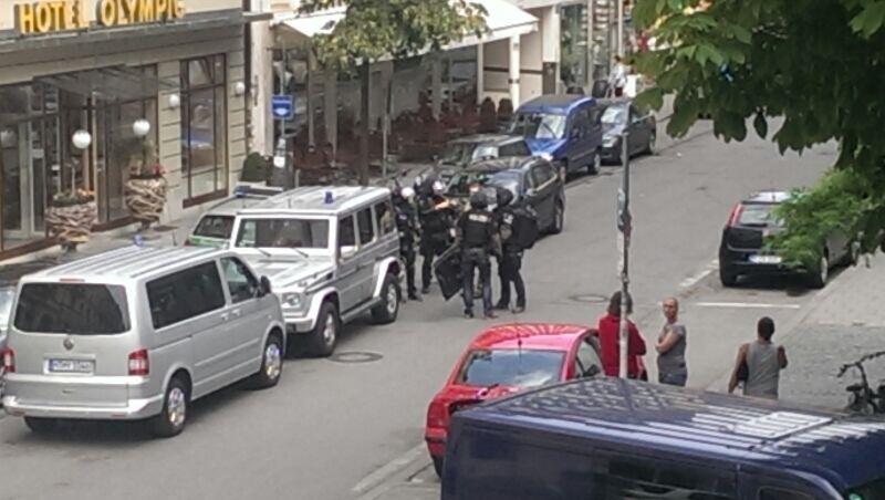 SEK-Einsatz im Glockenbachviertel in der Hans-Sachs-Straße. Die Bilder.
