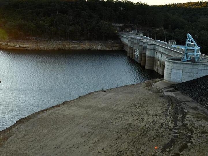 Wegen der herrschenden Trockenheit in New South Wales ist der Wasserspiegel im Warragamba-Damm westlich von Sydney massiv gesunken.