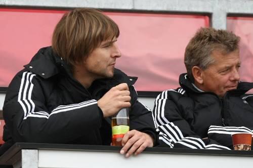 Ein Gedanke, ein Weg: Cheftrainer Michael Oenning (links) und Assistent Peter Hermann ziehen an einem Strang. Der Club soll jünger und deutscher werden &ndash; mit dem nötigen Schuss Erfahrung.
