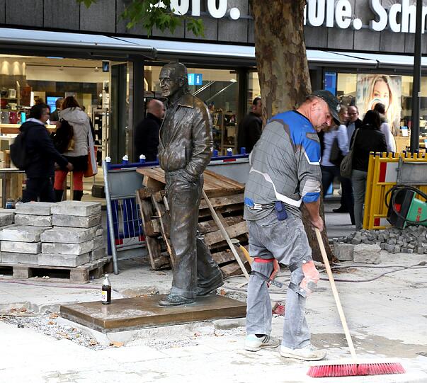 Doch nicht Viktualienmarkt: Sigi Sommer steht wieder an seinem alten Platz