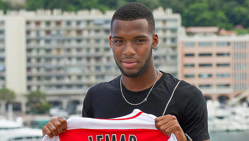 Hält er bald das Trikot des FC Bayern in den Händen? Einem Bericht zufolge soll der FCB an Thomas Lemar interessiert sein. Hält er bald das Trikot des FC Bayern in den Händen? Einem Bericht zufolge soll der FCB an Thomas Lemar interessiert sein.