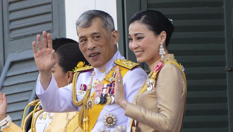 König Maha Vajiralongkorn, mit Beinamen Rama X, von Thailand neben seiner Frau, Königin Suthida, in Bangkok. König Maha Vajiralongkorn, mit Beinamen Rama X, von Thailand neben seiner Frau, Königin Suthida, in Bangkok.