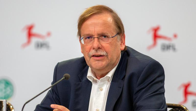 Rainer Koch spricht bei einer Pressekonferenz.