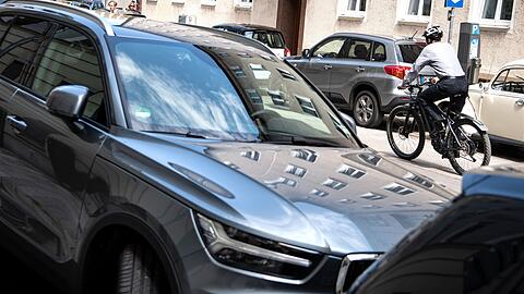 Wird Parken für SUVs in München bald viel teurer? (Symbolbild)