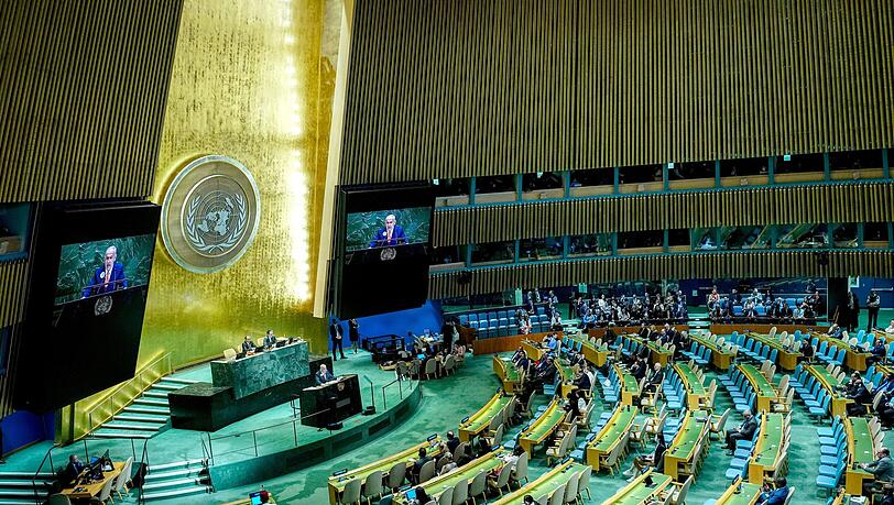 Viele Plätze blieben bei Netanjahus Auftritt leer.