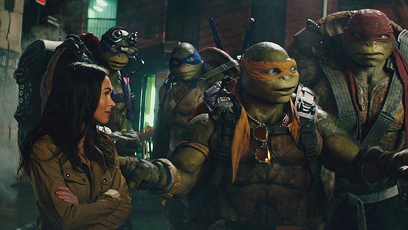 Megan Fox und die "Turtles" in "Teenage Mutant Ninja Turtles: Out of the Shadows".