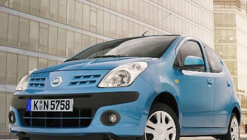 Erwachsener Auftritt: Dafür ist beim neuen Nissan Pixo eindeutig die Frontpartie nach Art des Hauses verantwortlich. Erwachsener Auftritt: Dafür ist beim neuen Nissan Pixo eindeutig die Frontpartie nach Art des Hauses verantwortlich.