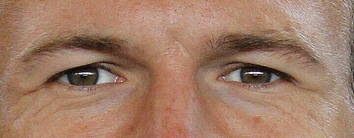 Arjen Robben: Der Mann kann so böse schauen, so finster. Gegenspieler, Mitspieler, Schiedsrichter, sie alle kennen das Robben-Gesicht. Am Samstag will er da sein, seine Tempo-Dribblings sollen Chelseas Cole verrückt machen. Bis der Brite gar nicht mehr durchblickt.