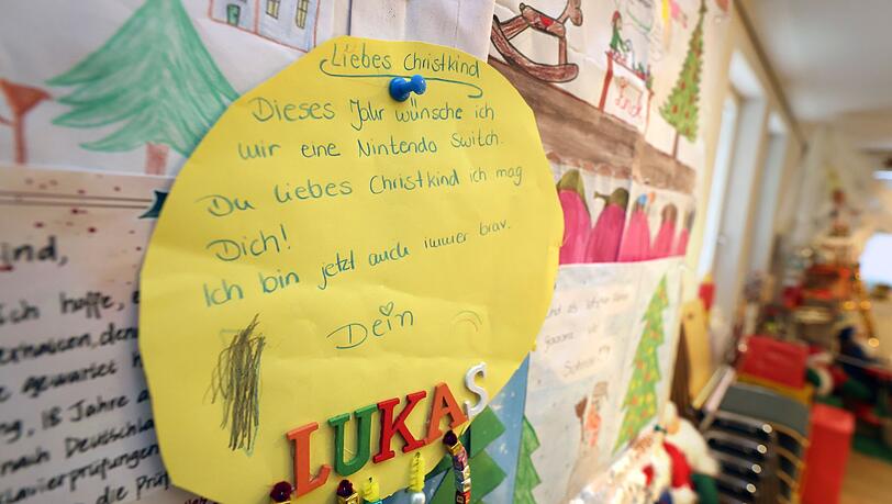 Jedes Jahr beantwortet das Christkind in Bayern Tausende Wunschzettel. (Archivbild)