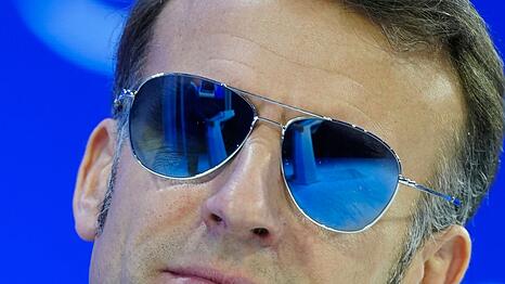 Mit seinem Auftritt mit Sonnenbrille in Davos landete Macron auf vielen Titelseiten (Archivbild).
