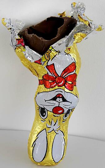 Der Po-Beisser: Dieser Beißer nascht zuerst von unten und arbeitet sich über die Hüften Richtung Ohren. Grund: Unten ist die Schokolade besonders dick, der erste Bissen soll am besten schmecken. Hier denkt jemand zuerst an sich. Motto: Für mich ist das Beste gerade gut genug!