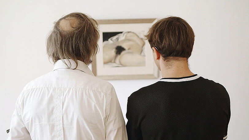 Rocky (Jan Henrik Stahlberg) und Thorben (Franz Rogowski) betrachten das, was sie ständig umtreibt.