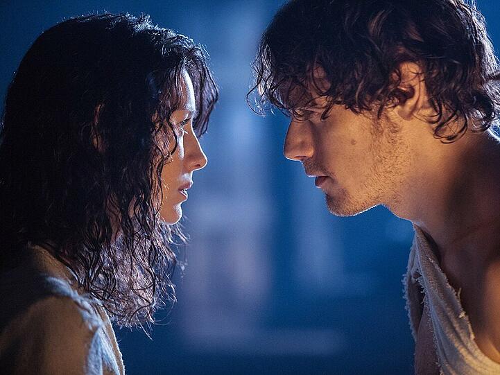 "Outlander": Zwischen Claire und Jamie knistert es gewaltig