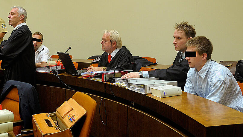 Markus S. (r.) am 20. Juli 2010 im Gerichtssaal in München. Sein Mittäter (2.v.l.) ist seit September 2014 wieder frei. Markus S. (r.) am 20. Juli 2010 im Gerichtssaal in München. Sein Mittäter (2.v.l.) ist seit September 2014 wieder frei.