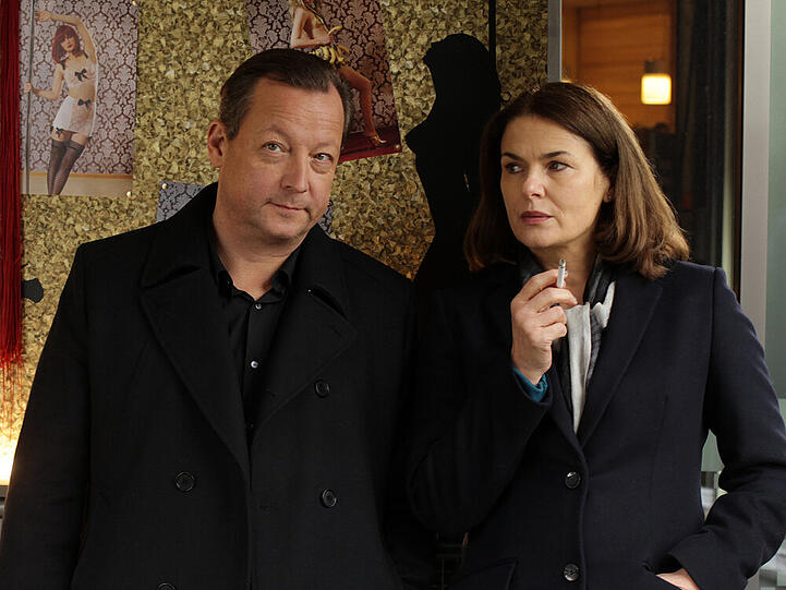 Kriminalhauptkommissar Hanns von Meuffels (Matthias Brandt) und Constanze Hermann (Barbara Auer)