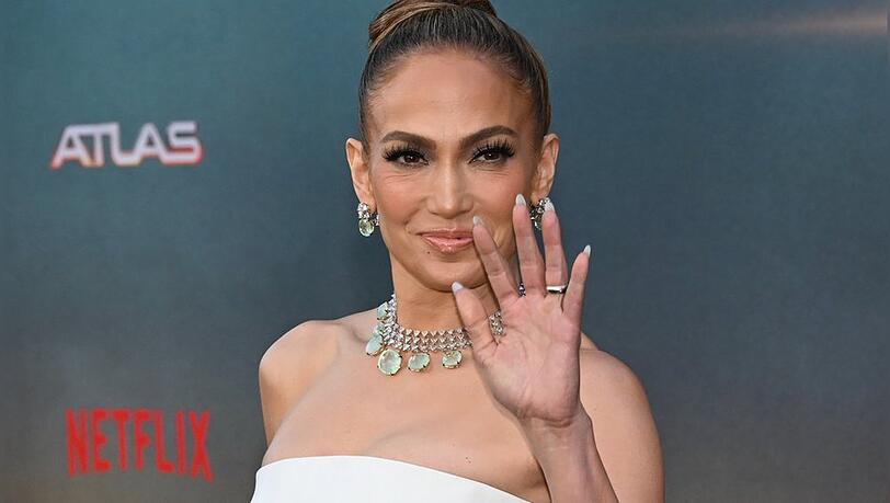 Jennifer Lopez hat das 50. Jubiläum der American Music Awards mitgefeiert.