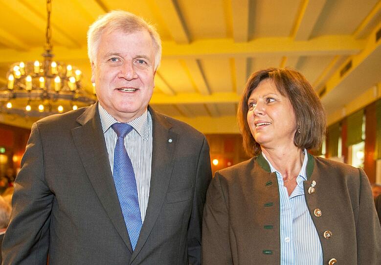 Die Latte liegt hoch. Nach ihrem historisch schlechten Ergebnis soll die CSU in Oberbayern bei der Landtagswahl in fünf Monaten ein deutlich besseres Ergebnis erzielen. Schaffen soll dies Ilse Aigner, die Parteichef Seehofer dazu aus Berlin nach München zurückholt.