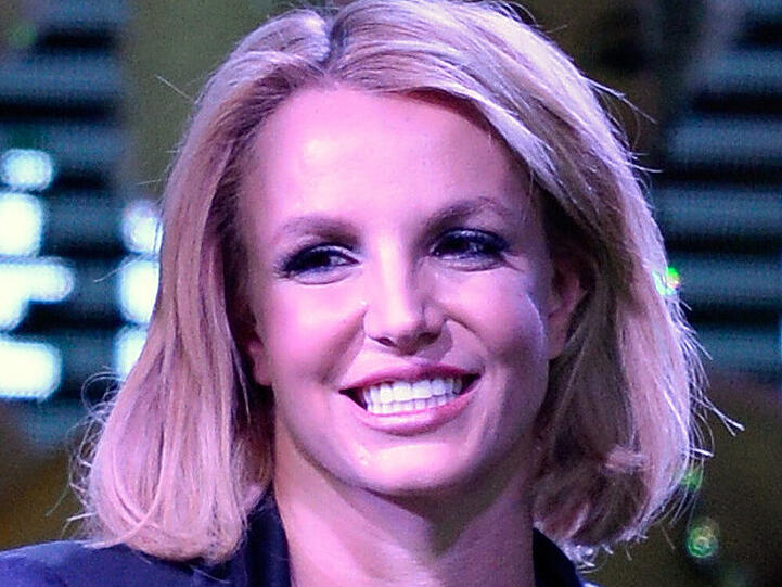 Da Britney Spears ihre Haare derzeit kurz trägt, müssen für einige Auftritte Extensions herhalten