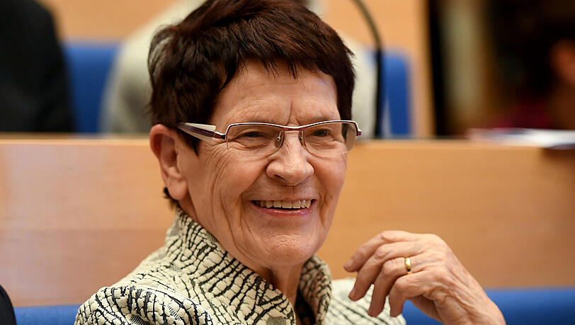 Die ehemalige Familienministerin Rita Süssmuth diskutiert über Familie in Politik und Gesellschaft. Die ehemalige Familienministerin Rita Süssmuth diskutiert über Familie in Politik und Gesellschaft.