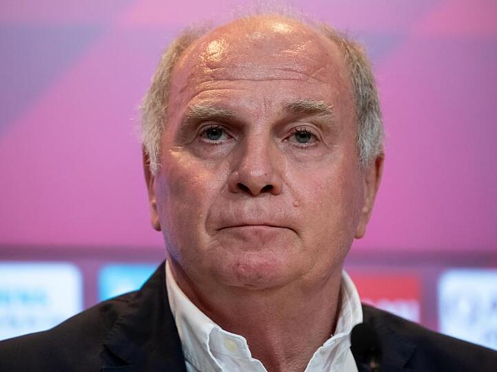 Bayern-Präsident Uli Hoeneß fordert eine Leistungssteigerung der Bayern in Griechenland.