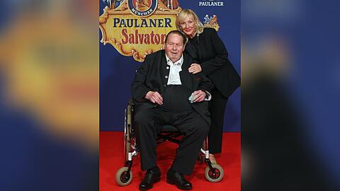 Kabarettist Ottfried Fischer und seine Ehefrau Simone besuchten am Mittwochabend die traditionelle Salvatorprobe am Nockherberg.