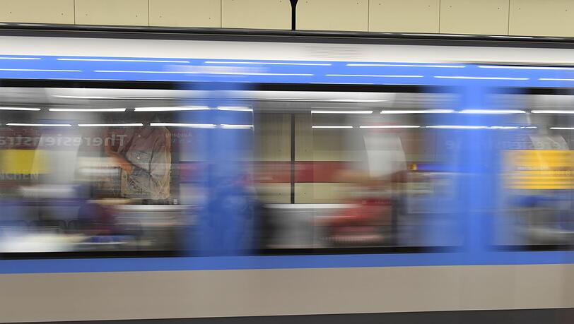 Eine U-Bahn ist bei einer Rangierfahrt entgleist. (Symbolbild)