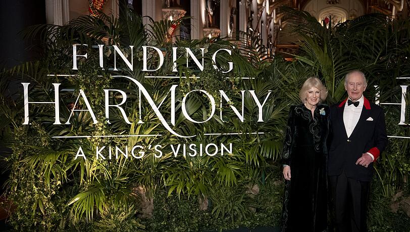 Der K&ouml;nig und die K&ouml;nigin feiern Premiere.