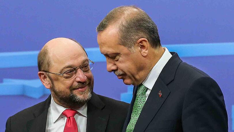 EU-Parlamentspräsident Martin Schulz bei einem Treffen mit dem türkischen Präsidenten Erdogan in Brüssel. Foto: Julien Warnand/Archiv EU-Parlamentspräsident Martin Schulz bei einem Treffen mit dem türkischen Präsidenten Erdogan in Brüssel. Foto: Julien Warnand/Archiv