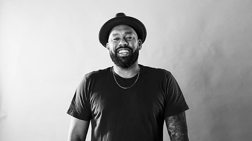 David Mayonga wurde als Rapper unter dem Namen Roger Rekless bekannt. Jetzt hat er ein Buch über Rassismus geschrieben.