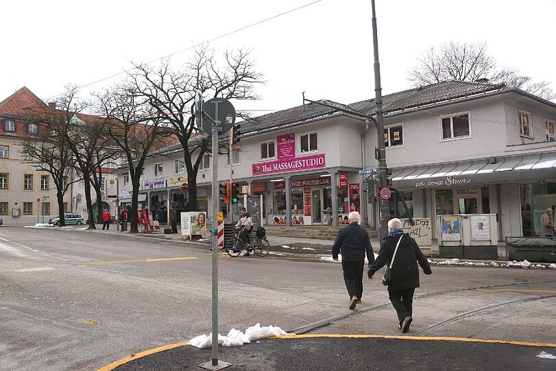 ... so sieht es an dem Platz am Mittag an einem normalen Werktag aus.