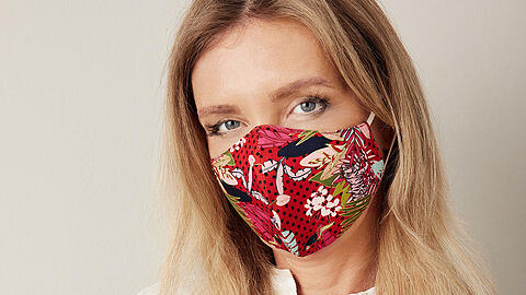 Designerin Jette Joop bringt mit Lidl eine Masken-Kollektion heraus.