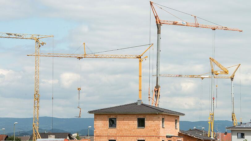Häuslebauer kommen günstig an Kredite. Doch der große Boom beim Immobilienerwerb bleibt aus. Häuslebauer kommen günstig an Kredite. Doch der große Boom beim Immobilienerwerb bleibt aus.