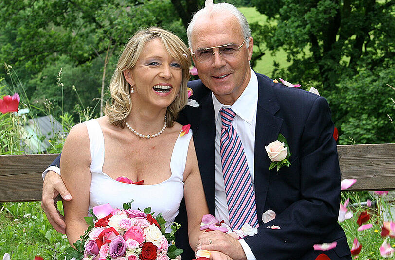 Ausgerechnet während der WM 2006, als er alle Spiele per Hubschrauber besuchte, heiratet Beckenbauer zum dritten Mal &ndash; seine Heidi.