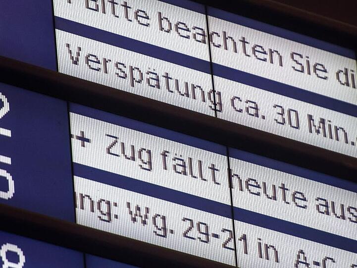 Um bei einer Verspätung Geld von der Deutschen Bahn zurückzubekommen, müssen Reisende ein Formular ausfüllen und dieses einreichen.