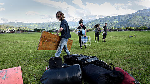 In Garmisch wird das G7-Protestcamp aufgebaut. Vergangene Gipfel haben gezeigt, dass Protestcamps immer wieder auch von radikalen Linksextremisten als Unterschlupf genutzt werden.