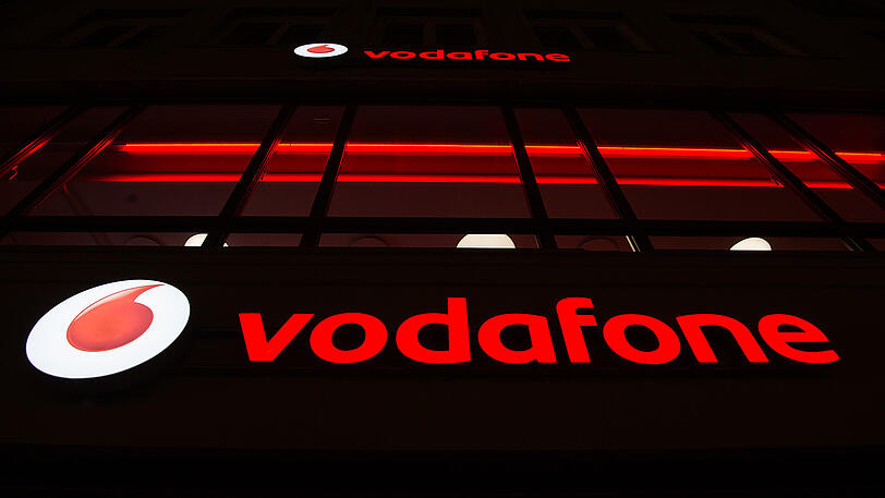 Vodafone &ndash; Immer wenn man icht genau weiß, wie ein Unternehmen heißen soll, schaut man sich am Besten an, was es denn so herstellt oder leistet. In diesem Fall: voice, data, fax und das ganze auch noch over net.