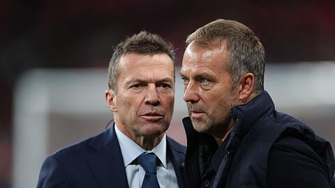 Rekordnationalspieler Lothar Matthäus (l) kritisiert auch Bundestrainer Hansi Flick.
