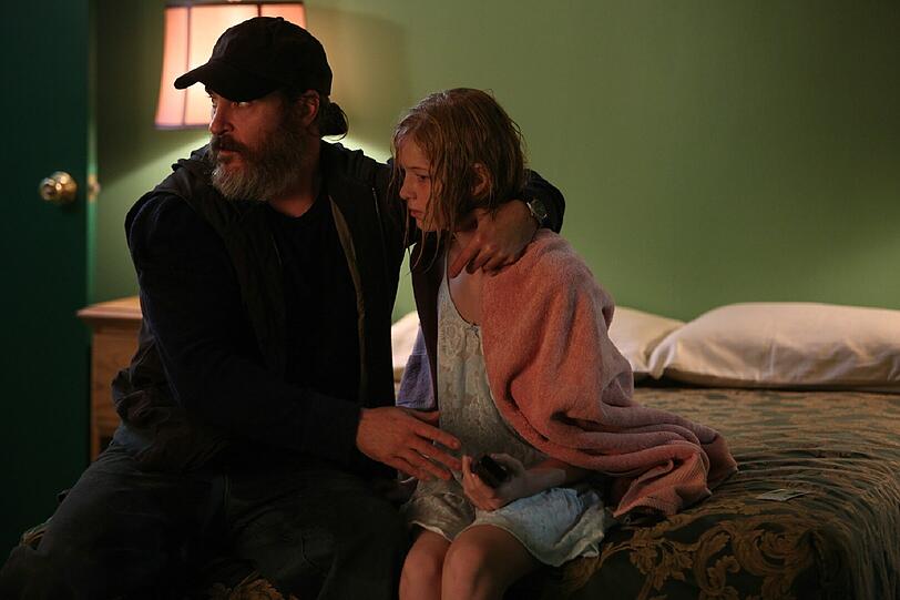 Joes (Joaquin Phoenix) Auftrag: Die junge Nina (Ekaterina Samsonov) retten.